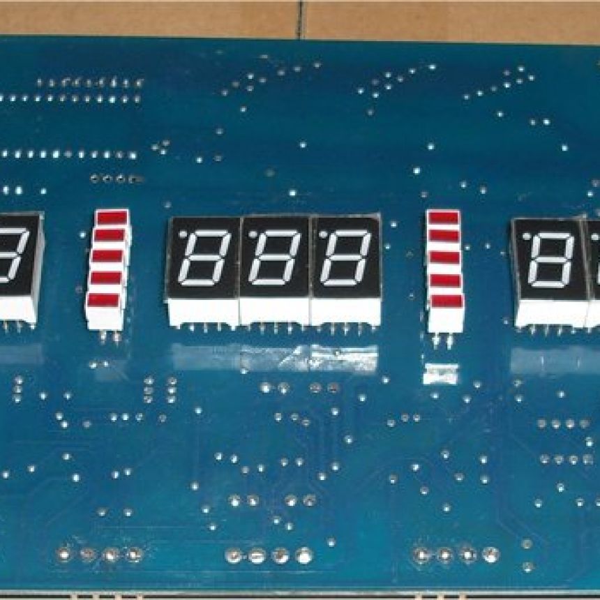 PL-1820 tasapainotuskoneen tietokoneen emolevy (U-120/U-820) sisältäen näytön